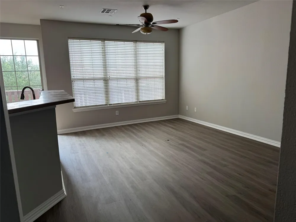 1444 Chase Lane Irving, TX 75063