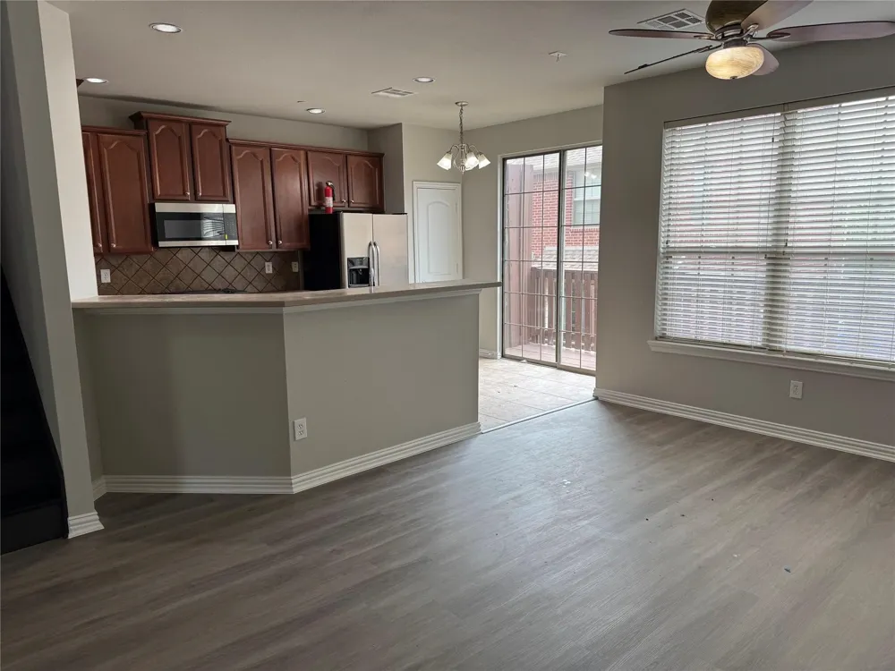 1444 Chase Lane Irving, TX 75063