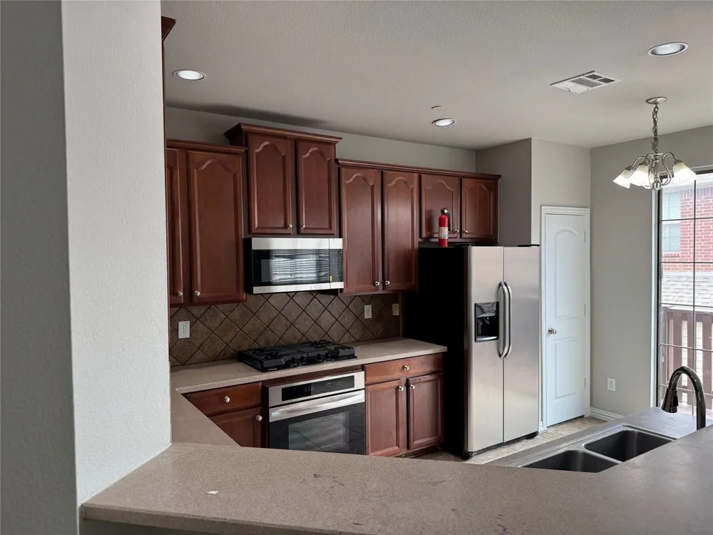 1444 Chase Lane Irving, TX 75063