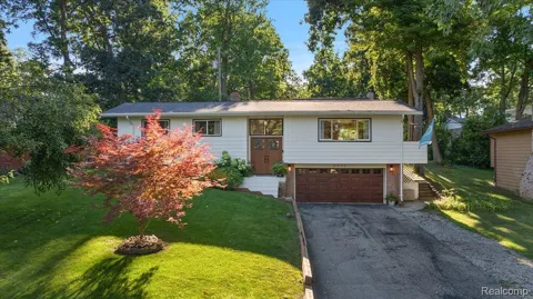 6023 Paramus