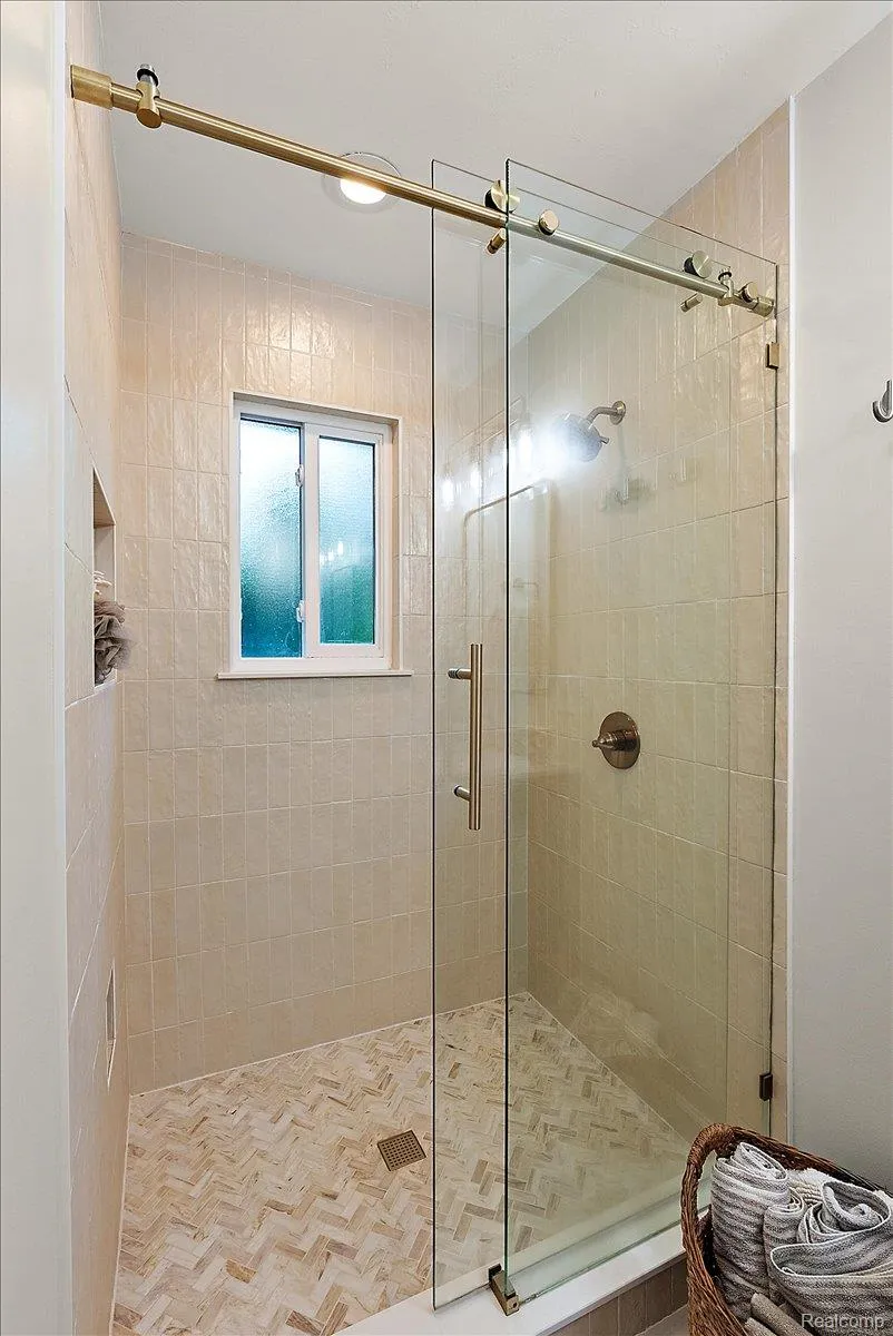 6023 Paramus Independence Charter Township, MI 48346