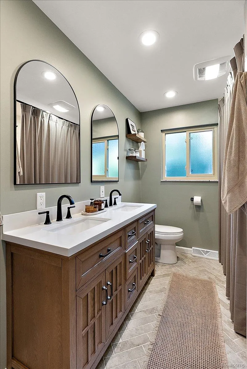 6023 Paramus Independence Charter Township, MI 48346