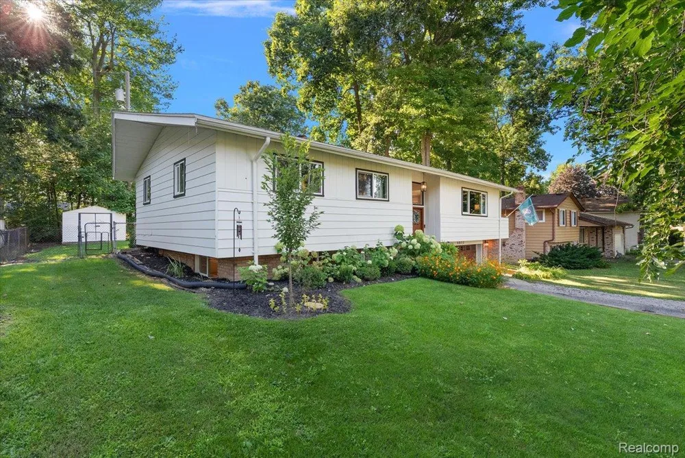 6023 Paramus Independence Charter Township, MI 48346