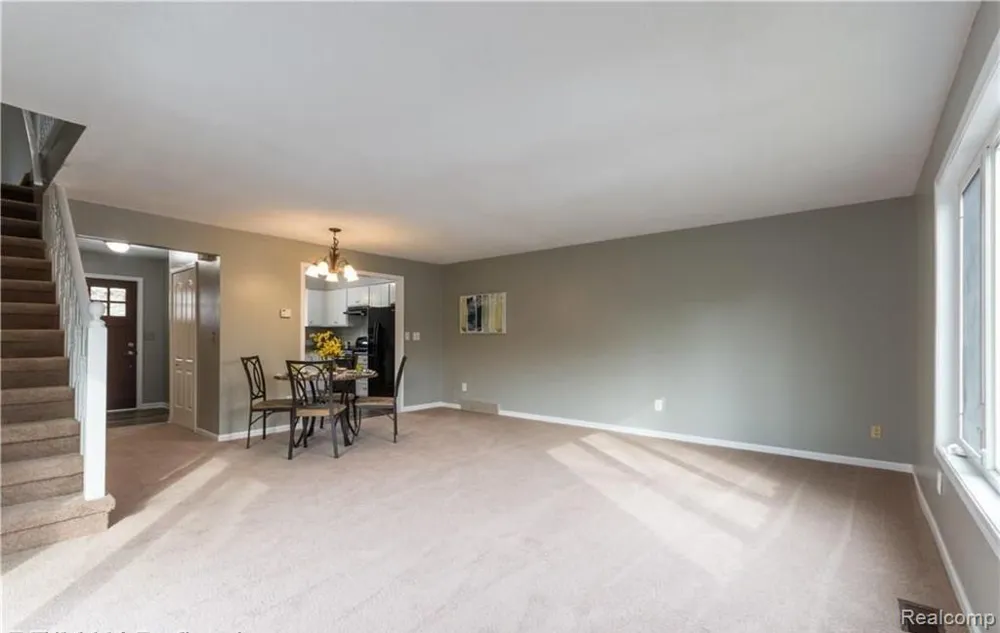 185 Fraser Street Rochester City, MI 48307