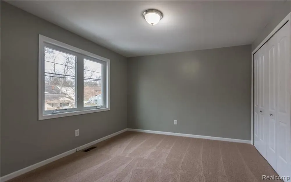 185 Fraser Street Rochester City, MI 48307