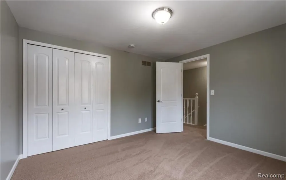 185 Fraser Street Rochester City, MI 48307