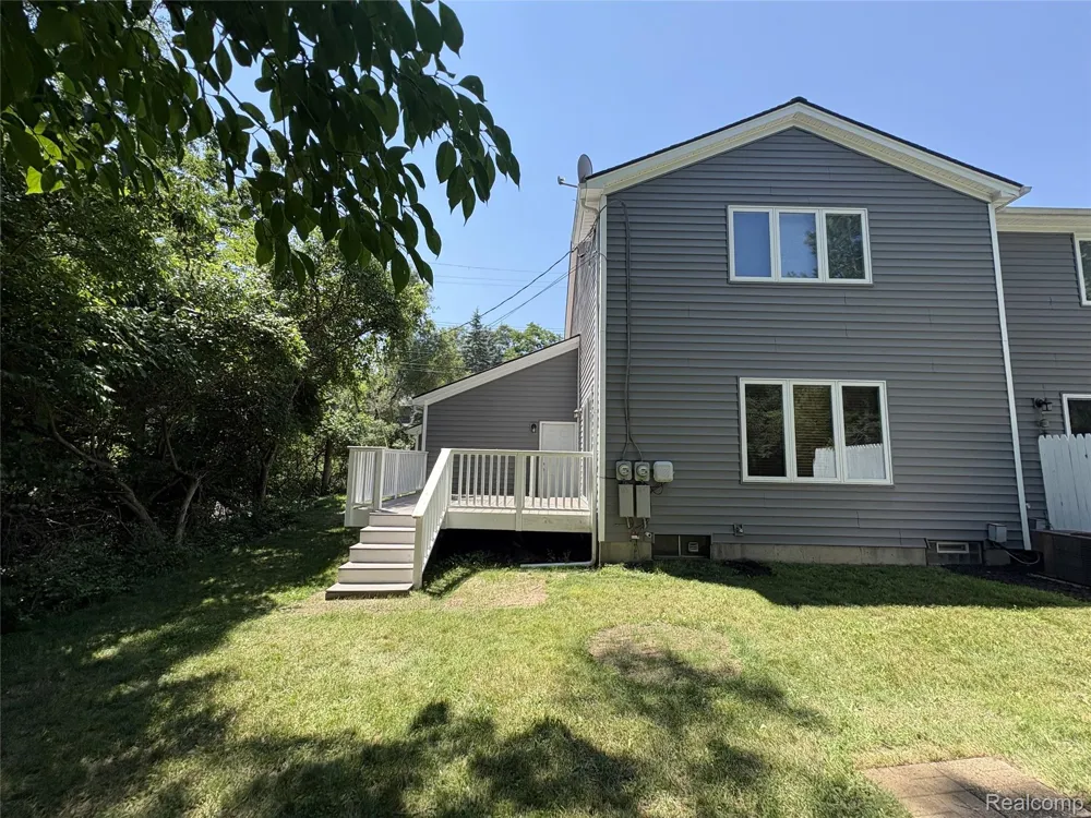 185 Fraser Street Rochester City, MI 48307