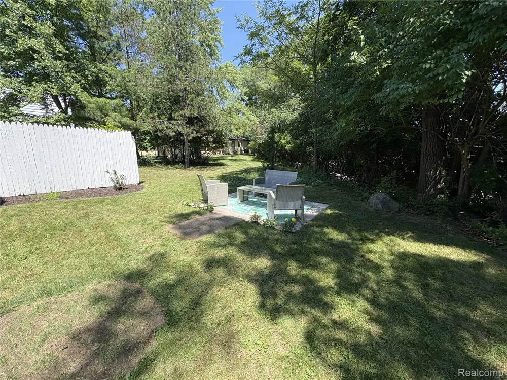 185 Fraser Street Rochester City, MI 48307
