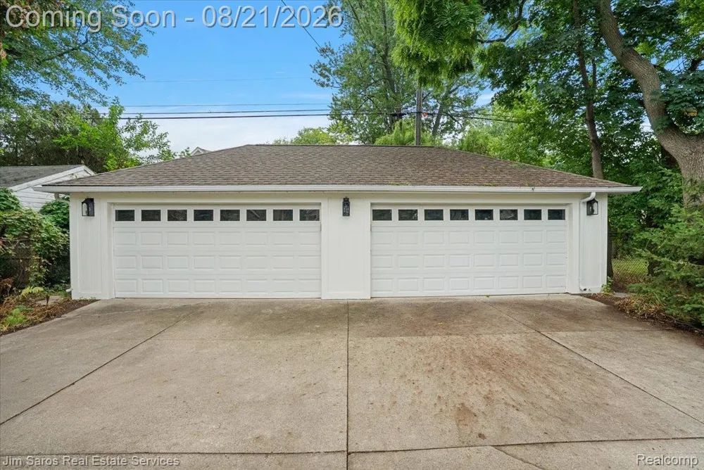 475 Saint Clair Avenue Grosse Pointe City, MI 48230