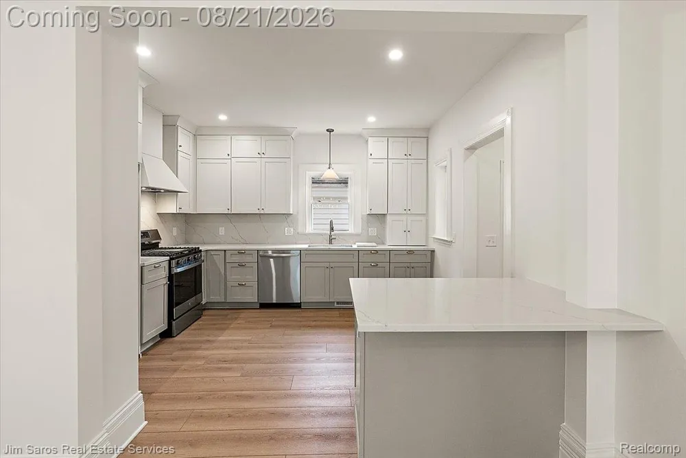 475 Saint Clair Avenue Grosse Pointe City, MI 48230