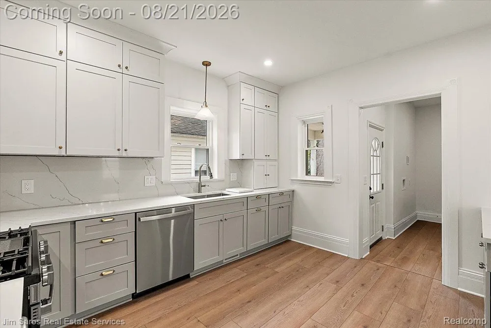 475 Saint Clair Avenue Grosse Pointe City, MI 48230