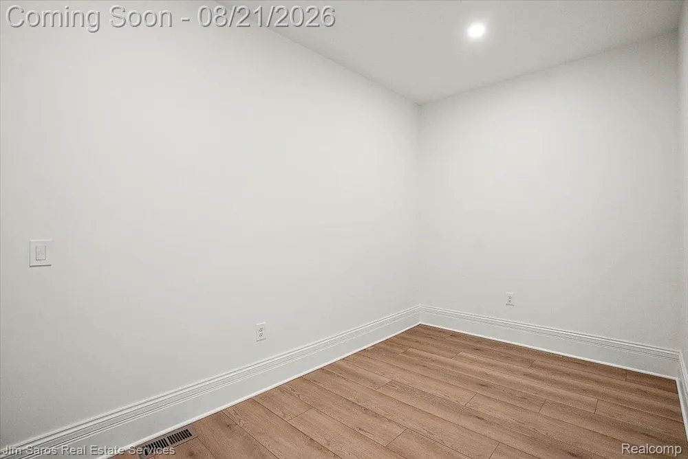 475 Saint Clair Avenue Grosse Pointe City, MI 48230