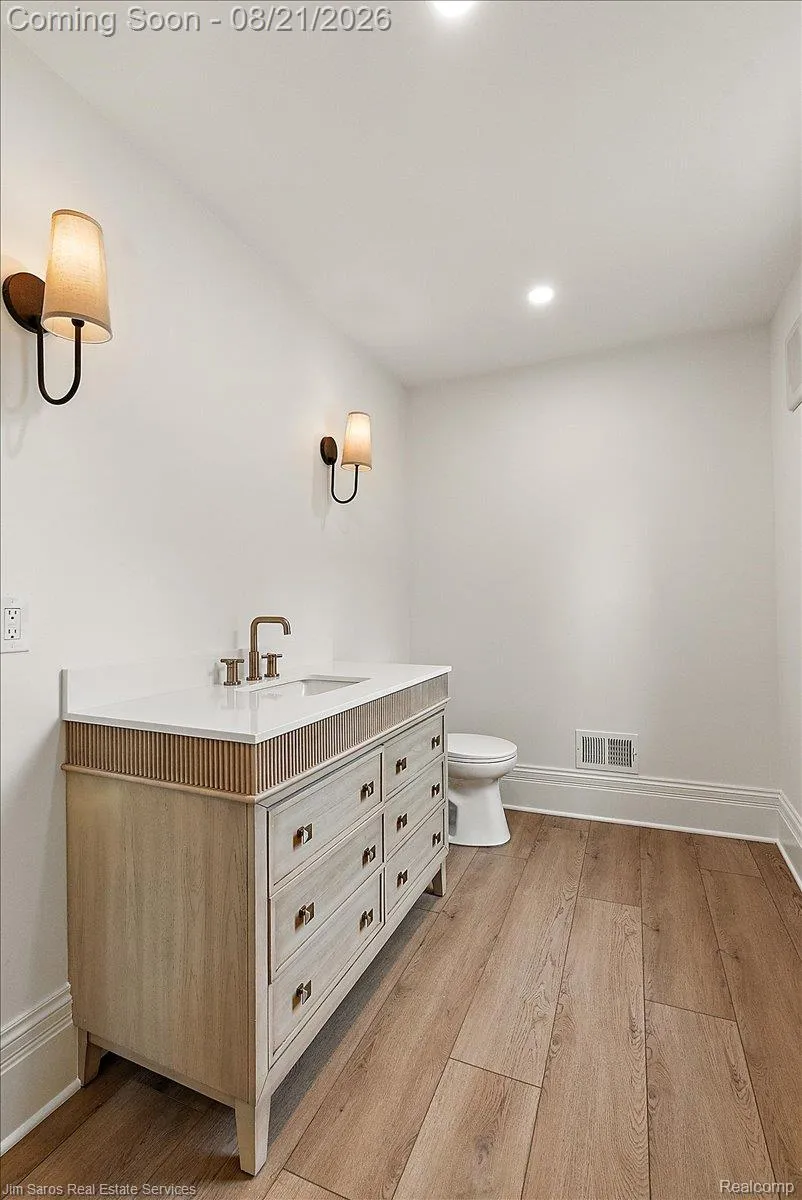 475 Saint Clair Avenue Grosse Pointe City, MI 48230