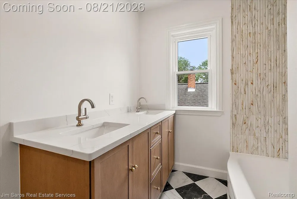 475 Saint Clair Avenue Grosse Pointe City, MI 48230