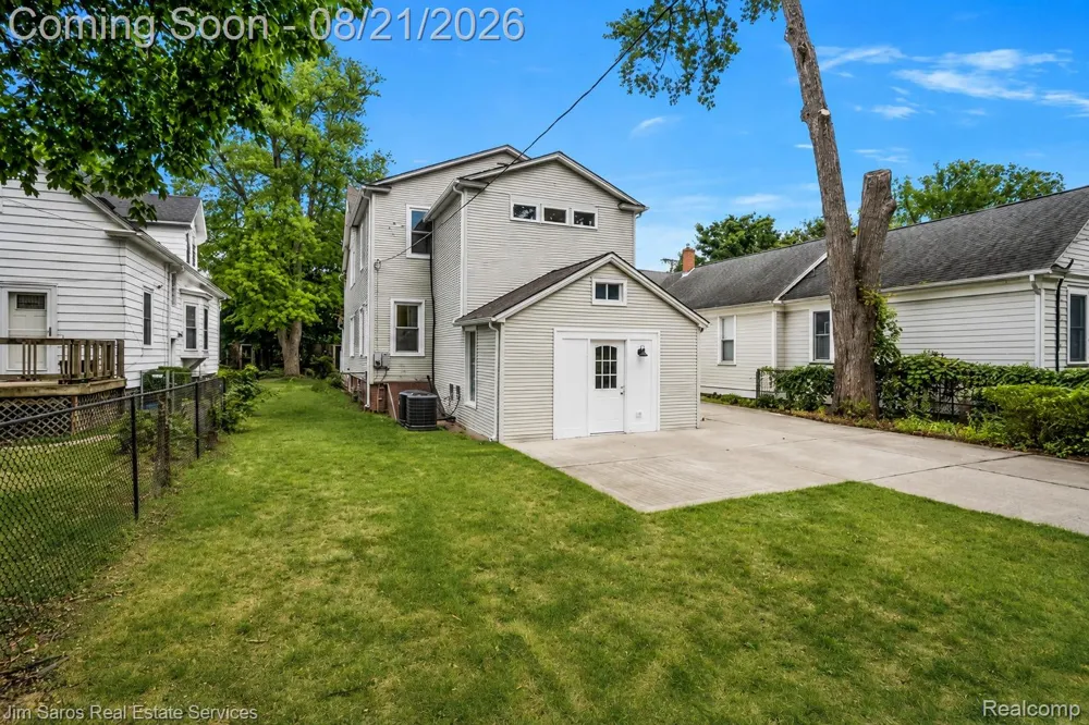 475 Saint Clair Avenue Grosse Pointe City, MI 48230