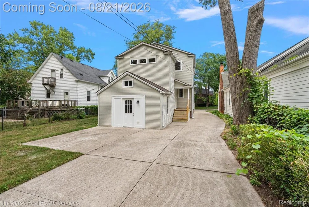 475 Saint Clair Avenue Grosse Pointe City, MI 48230
