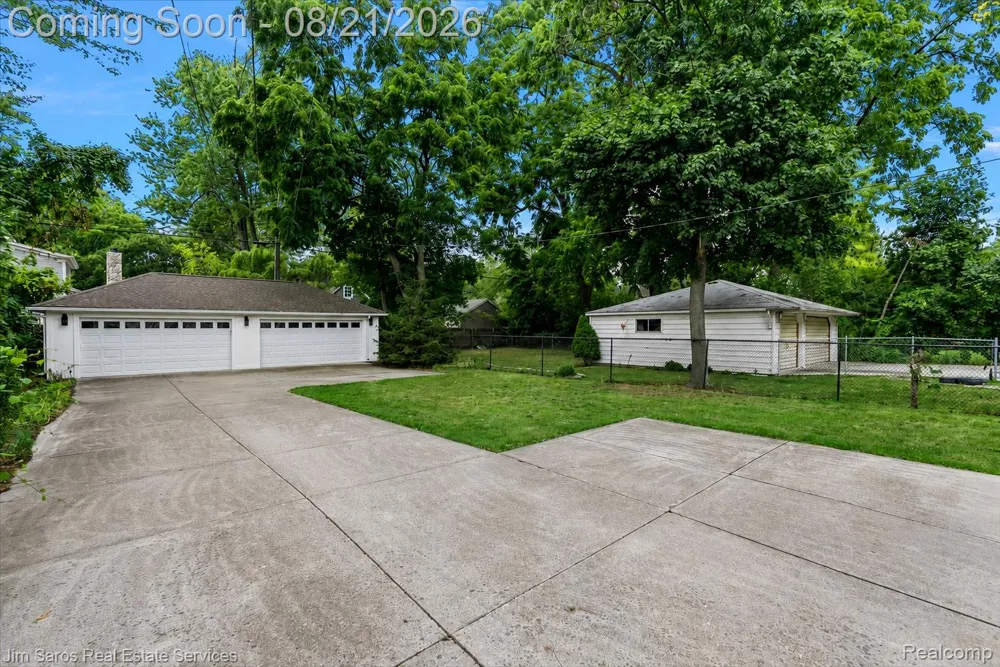 475 Saint Clair Avenue Grosse Pointe City, MI 48230