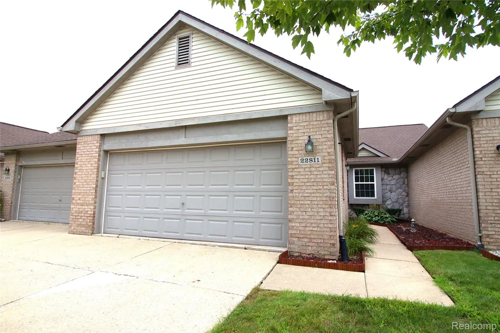 22811 Woodcreek Drive Taylor City, MI 48180