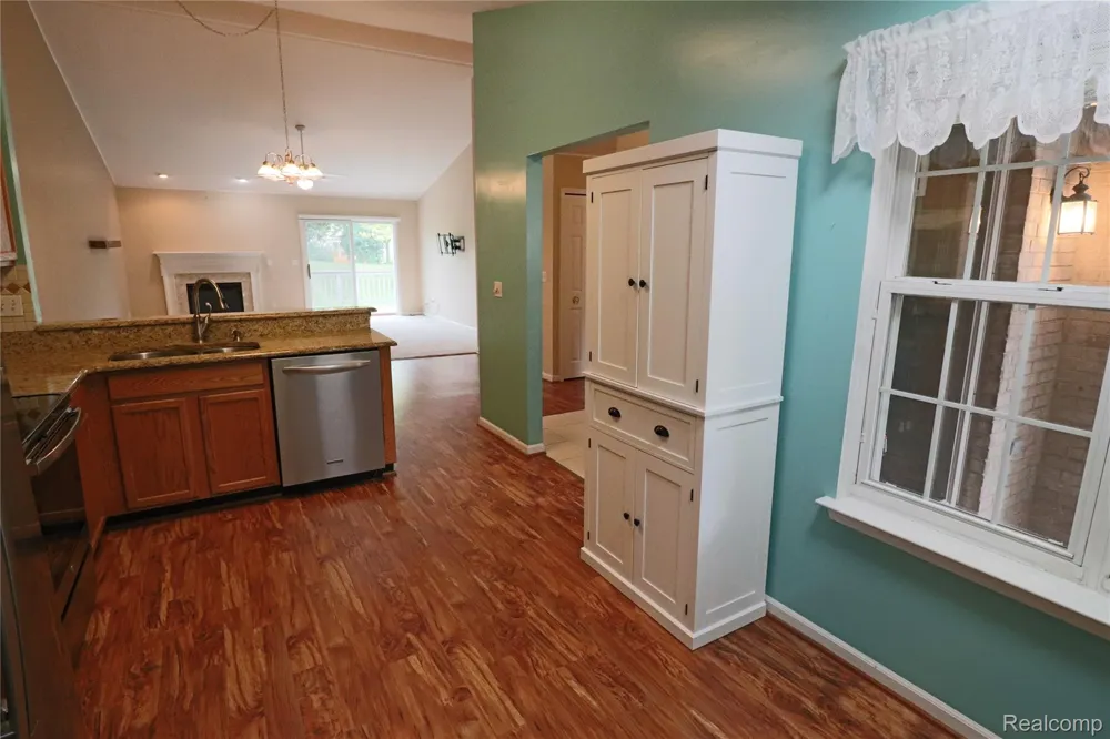 22811 Woodcreek Drive Taylor City, MI 48180