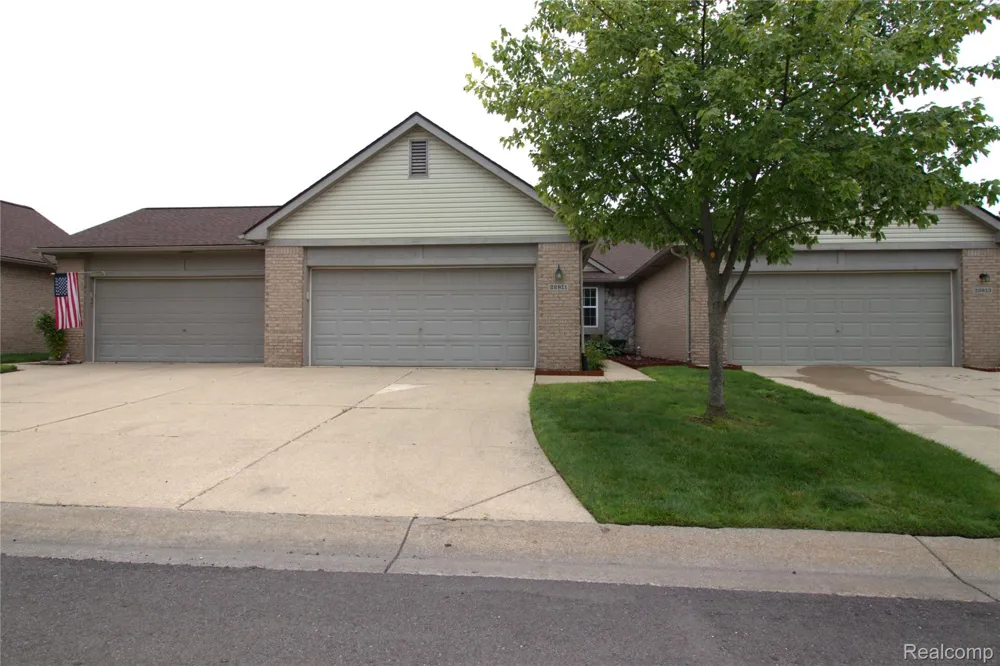 22811 Woodcreek Drive Taylor City, MI 48180