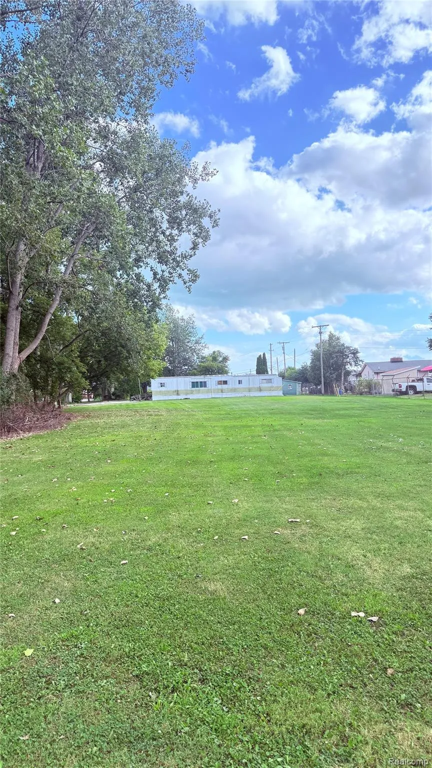 8015 S Huron River Drive Berlin Charter Township, MI 48179