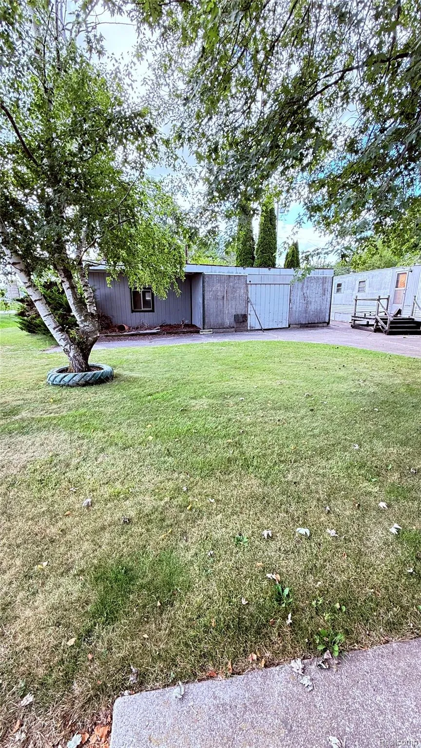 8015 S Huron River Drive Berlin Charter Township, MI 48179