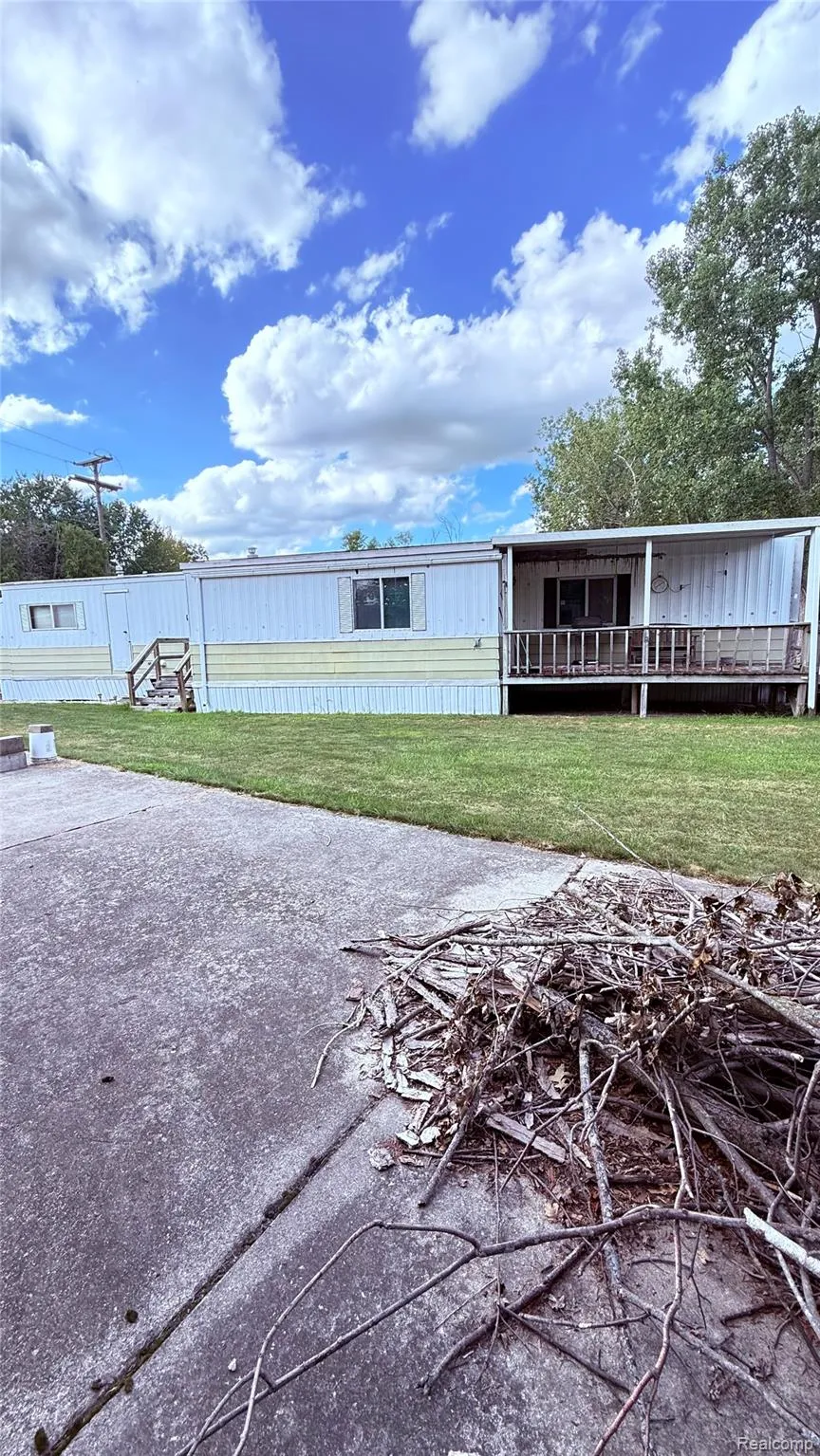 8015 S Huron River Drive Berlin Charter Township, MI 48179