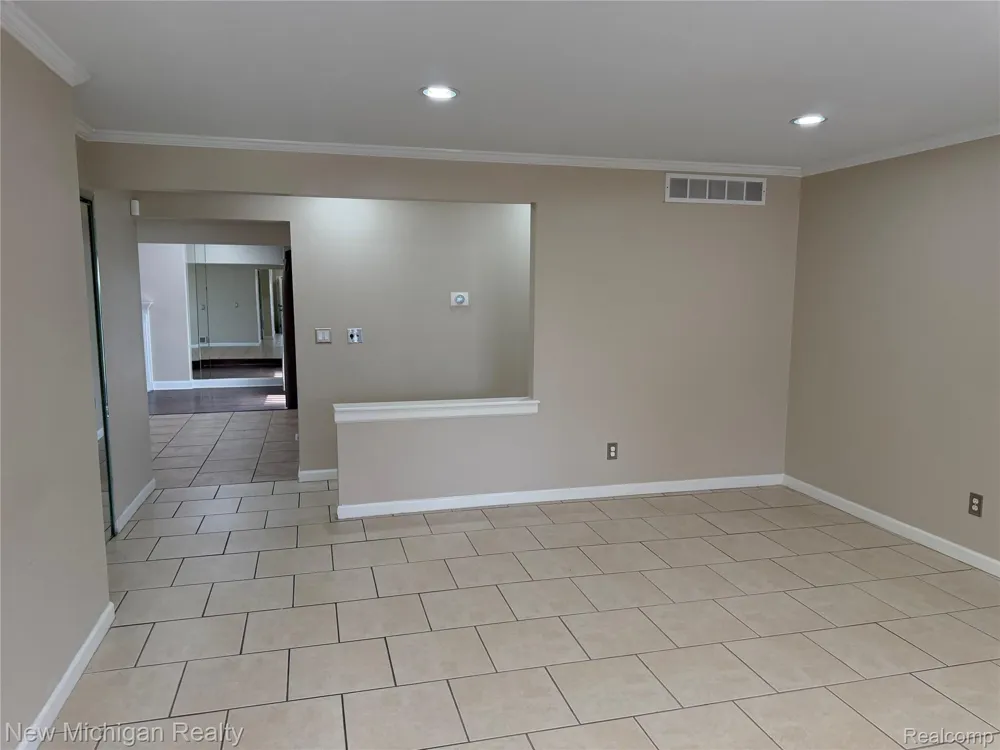 36446 Jeffrey Drive Sterling Heights City, MI 48310