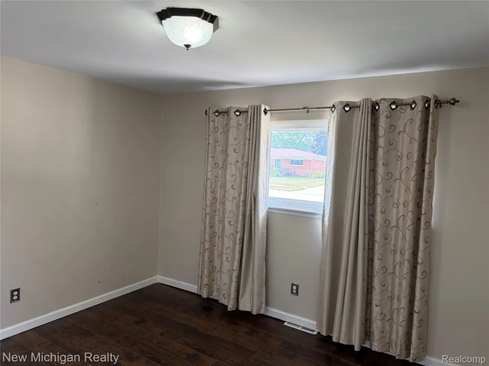 36446 Jeffrey Drive Sterling Heights City, MI 48310