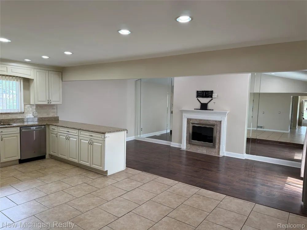 36446 Jeffrey Drive Sterling Heights City, MI 48310