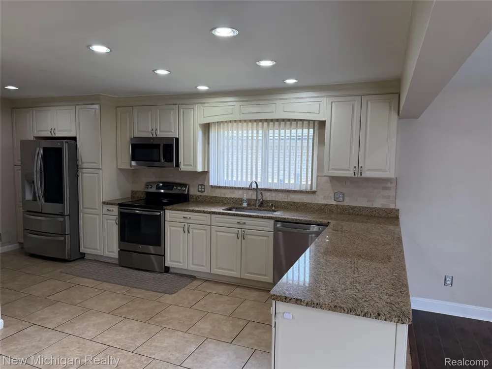 36446 Jeffrey Drive Sterling Heights City, MI 48310