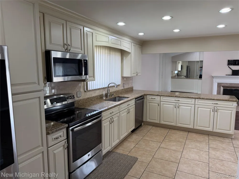 36446 Jeffrey Drive Sterling Heights City, MI 48310