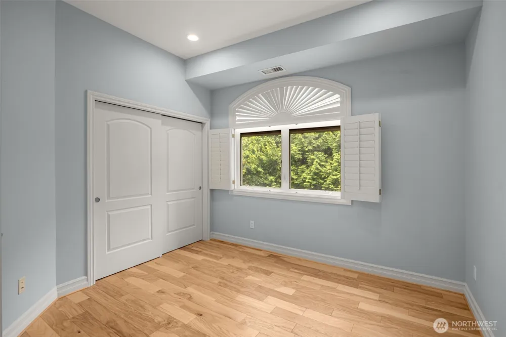 10398 NE 17th Street #206 Bellevue, WA 98004