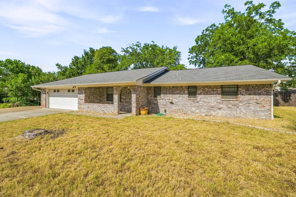 1007 Meadowlark Lane Stephenville, TX 76401