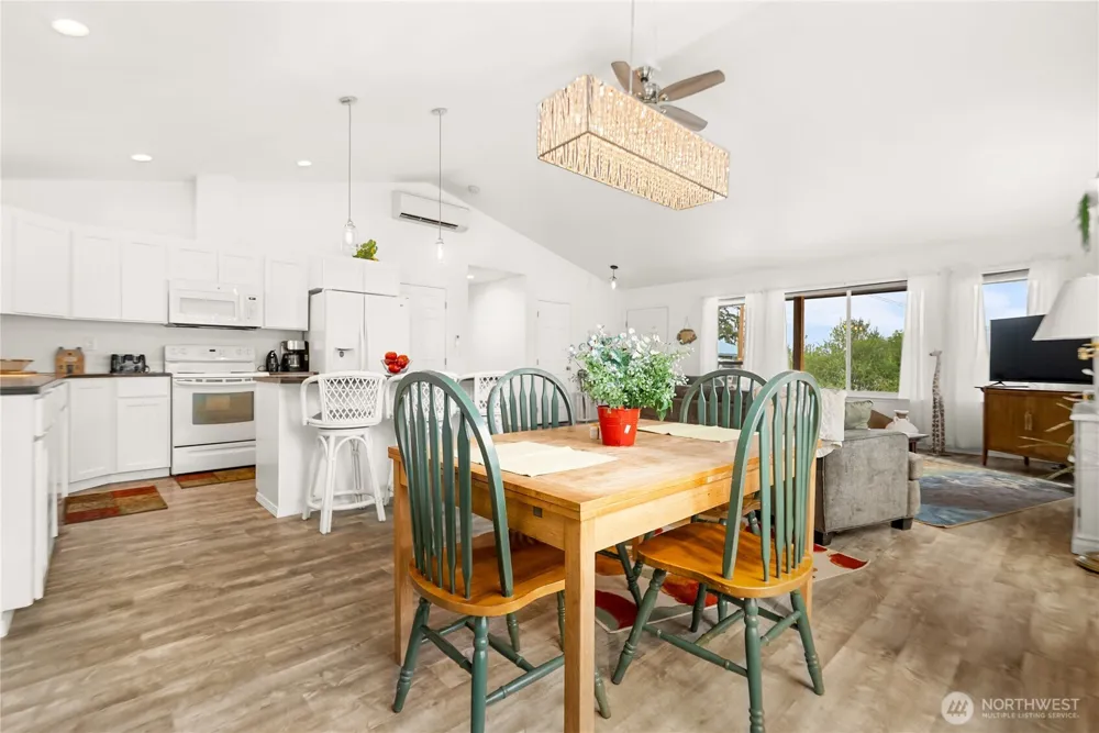 203 2nd St Riverside, WA 98849