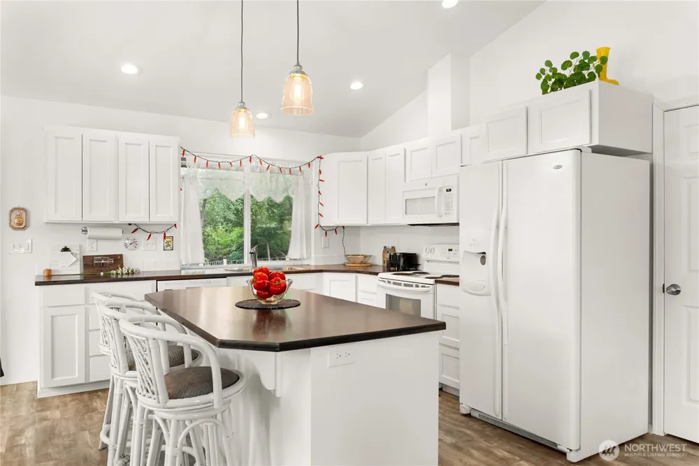 203 2nd St Riverside, WA 98849
