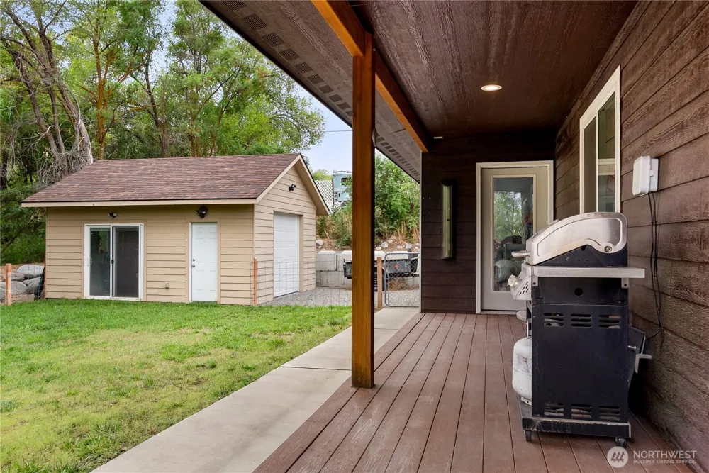 203 2nd St Riverside, WA 98849