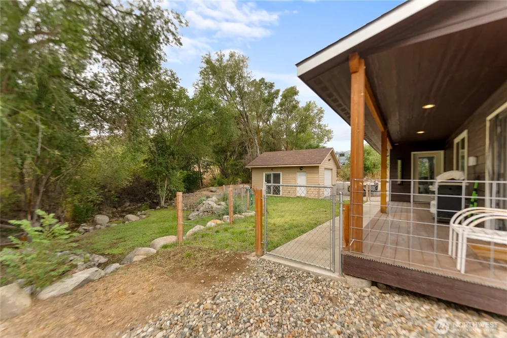 203 2nd St Riverside, WA 98849