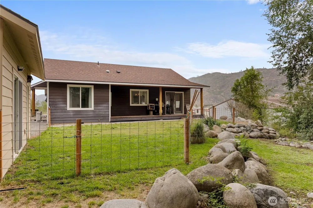 203 2nd St Riverside, WA 98849