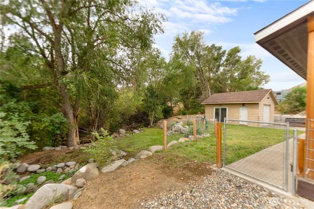 203 2nd St Riverside, WA 98849