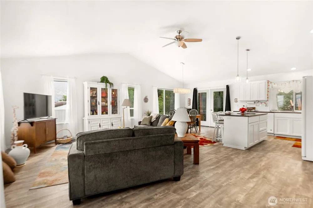 203 2nd St Riverside, WA 98849