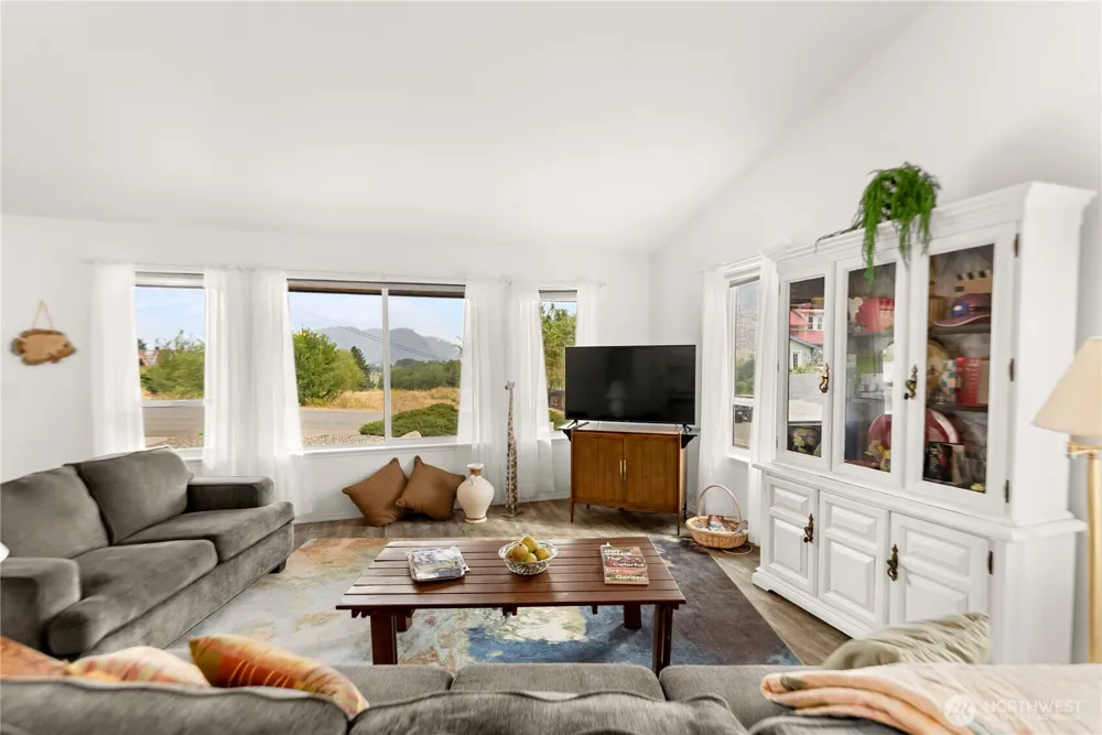 203 2nd St Riverside, WA 98849