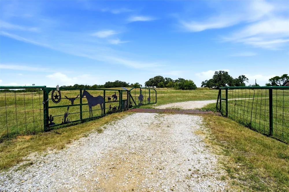 2186 Gilliland Road Springtown, TX 76082