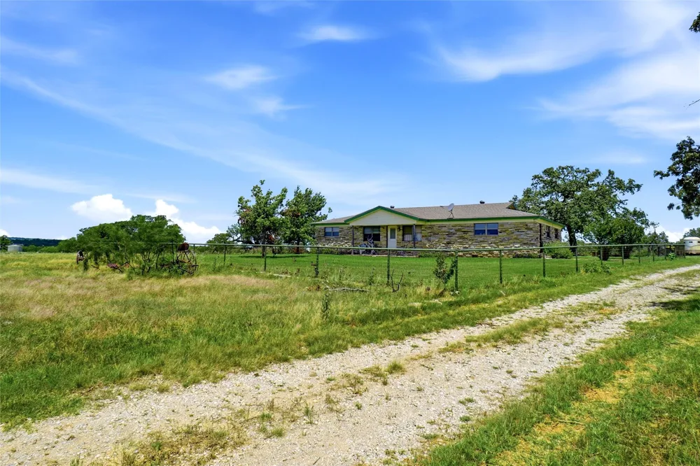 2186 Gilliland Road Springtown, TX 76082