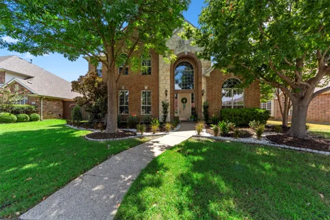 2447 Blackstone Drive