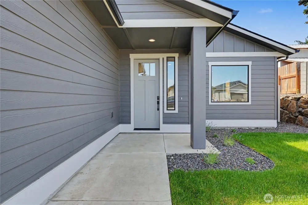 562 S Oasis Loop East Wenatchee, WA 98802