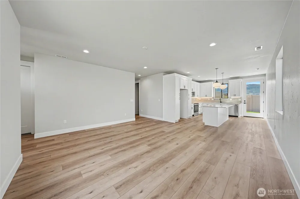 562 S Oasis Loop East Wenatchee, WA 98802