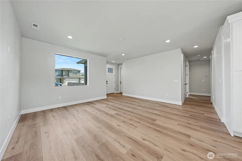 562 S Oasis Loop East Wenatchee, WA 98802