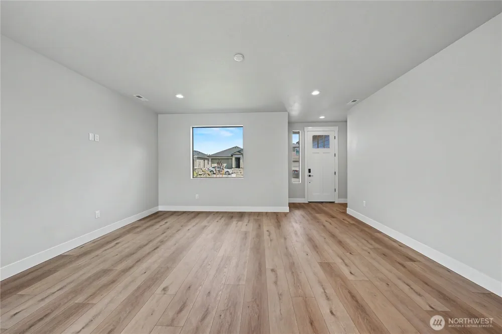 562 S Oasis Loop East Wenatchee, WA 98802