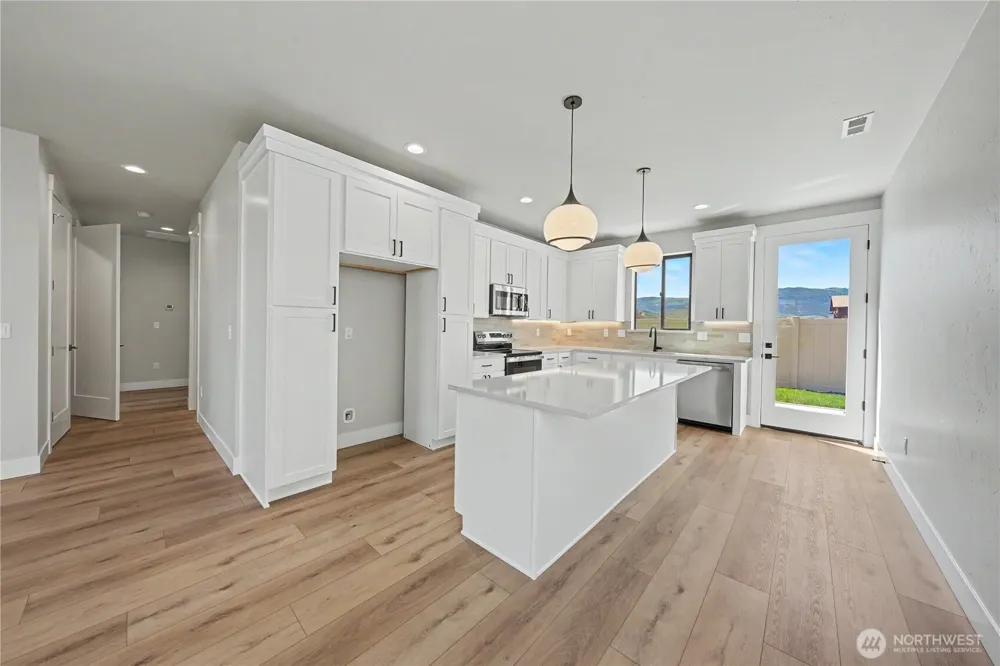 562 S Oasis Loop East Wenatchee, WA 98802